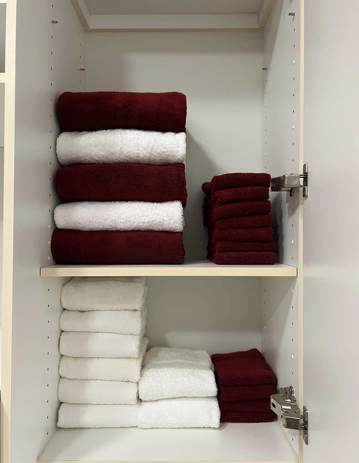 Guest bath, alternating tonal stack