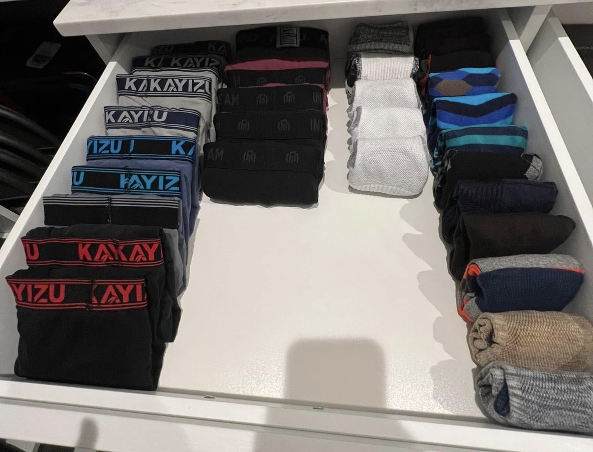 Compartmentalised daily drawer