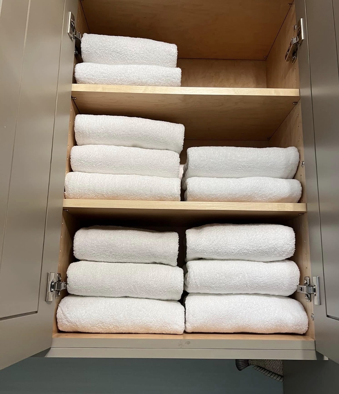 Pool towels, uniform roll