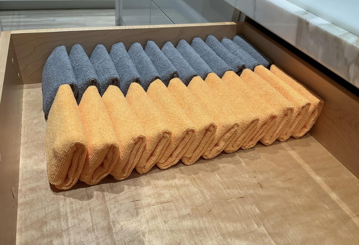 Utility drawer, file-folded microfibre